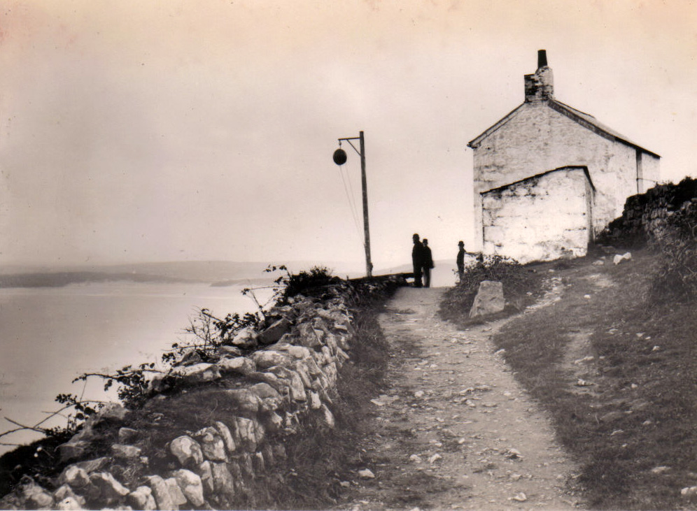 Huer's Hut archive image outside - FS-108
